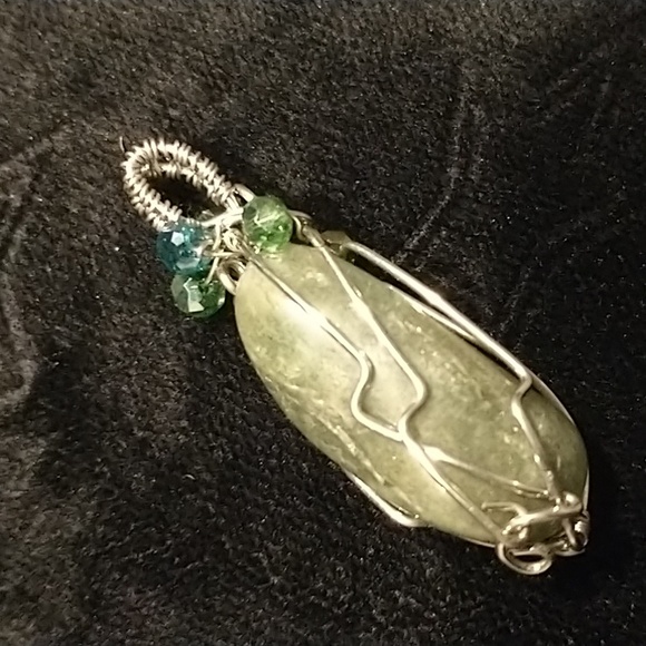Wire Wrapped Green Agate Stone Pendant - Picture 4 of 4
